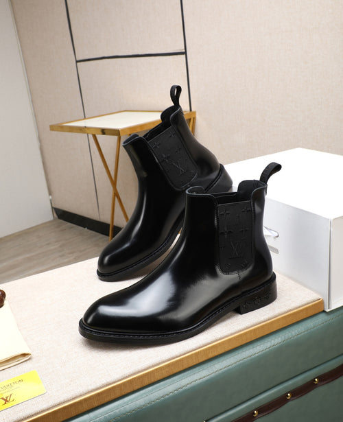 Black Leather Chelsea Boots | Polished Finish, Sleek Smart-Casual Style
