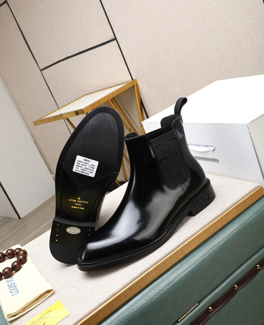 Black Leather Chelsea Boots | Polished Finish, Sleek Smart-Casual Style
