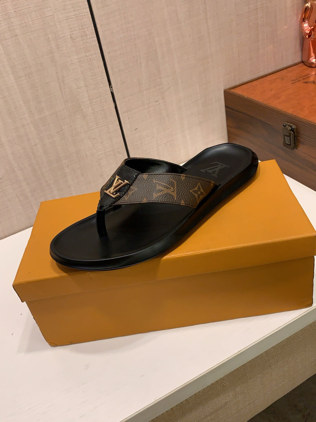 Men’s Black & Brown Monogram Thong Sandals | Gold-Tone Letter Accent